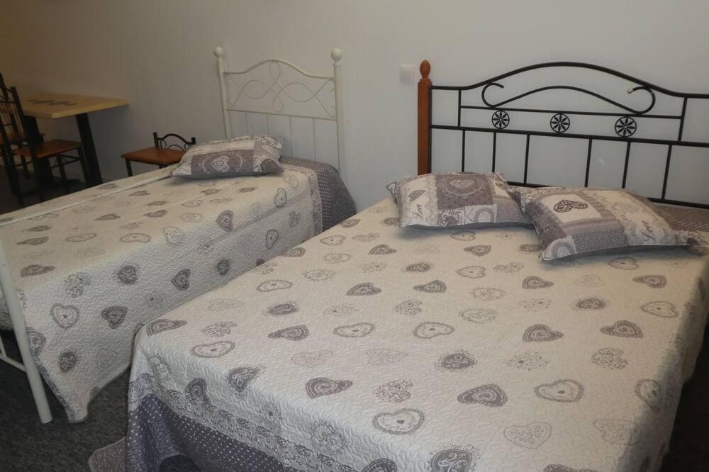 Etanit ! Beziers Plein Centre - 1Mn Du Bus, De La Gare Du Train Et Liaison Aeroport -Chambres Climatisees -Spacieuses Amenagees Pour Singles, Couple, Et Ou Familles -Parking A Velos -Consigne Экстерьер фото